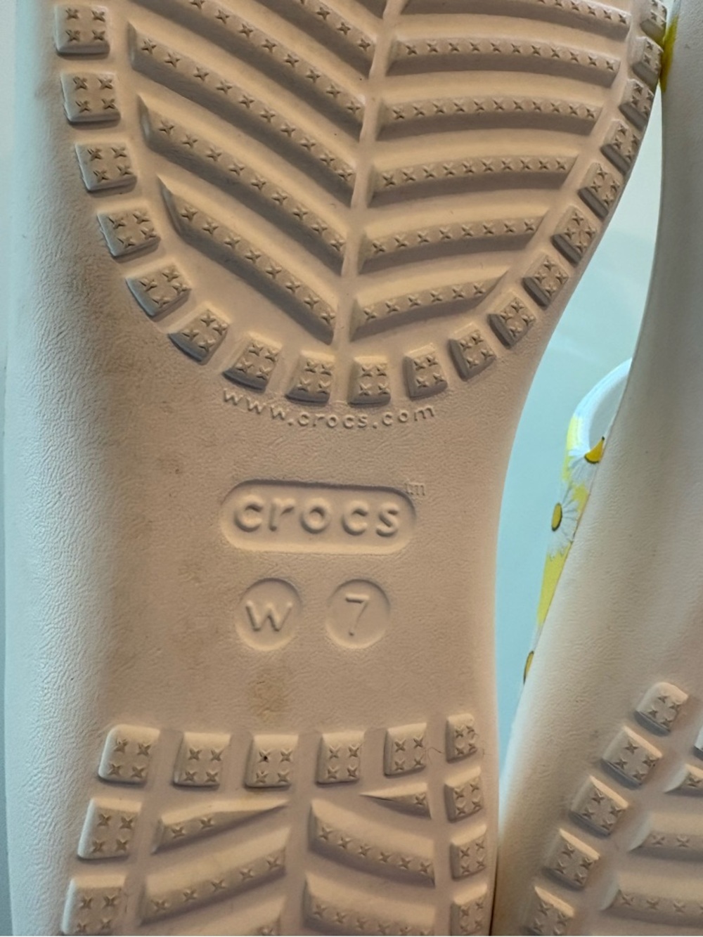 Crocs Daisy Print Sandals, 7 - Picture 8 of 8